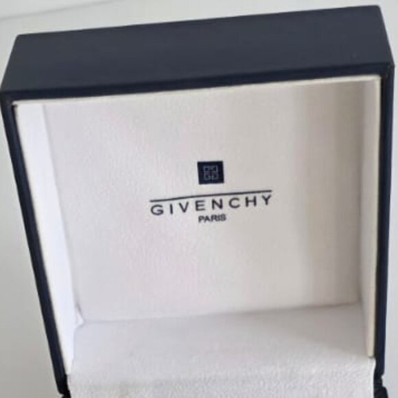 GIVENCHY TIME PIECE! - Picture 15 of 15